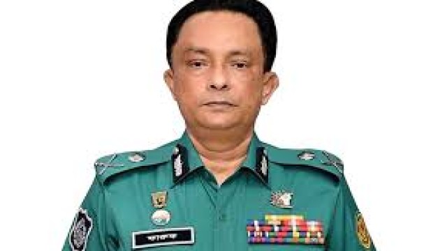 দেশ ছেড়ে থাইল্যান্ডে যাওয়ার সময় বিমানবন্দরে আটক হয়েছেন ডিএমপি কমিশনার খন্দকার গোলাম ফারুক